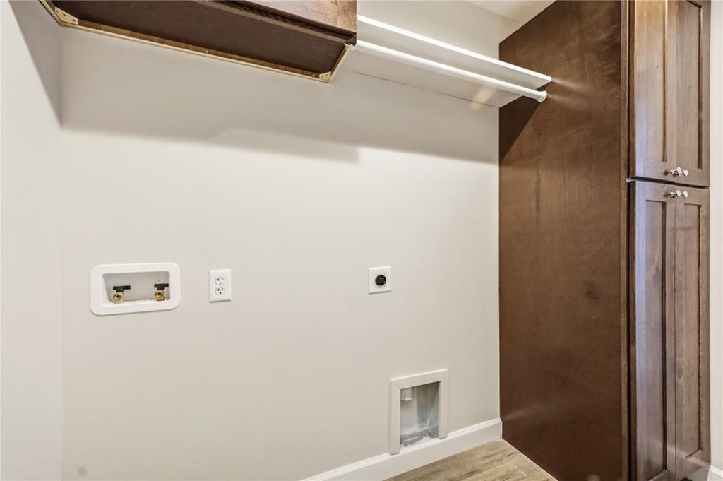 209 W 2nd Street — photo 25