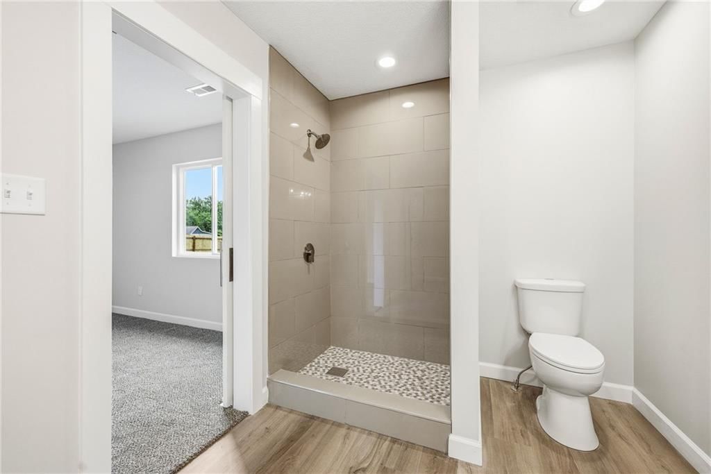 209 W 2nd Street — photo 31
