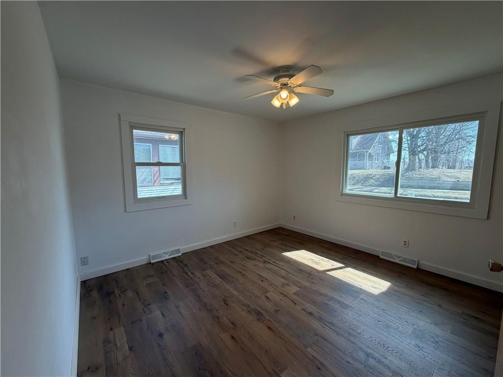 325 E 4th Street — photo 16