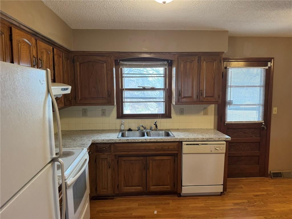 9202 E 64th Terrace — photo 6
