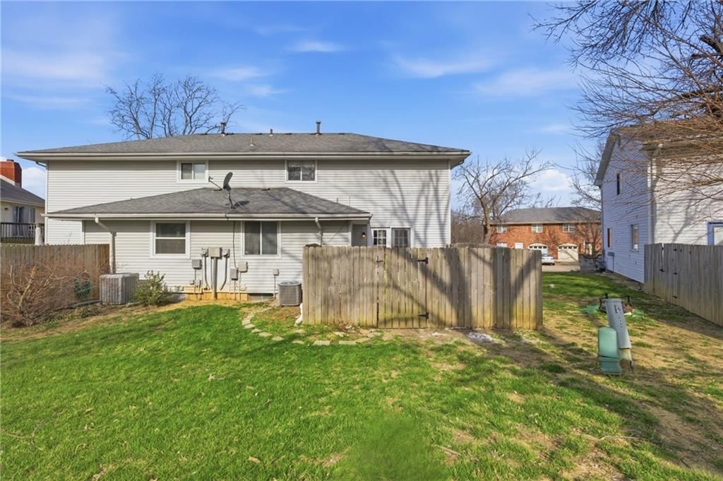 7136 NW COUNTRY CLUB Lane — photo 31