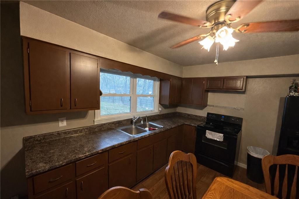 2802 Franklin Avenue — photo 6