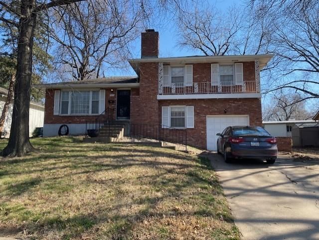 9317 Kessler Lane, Overland Park, KS