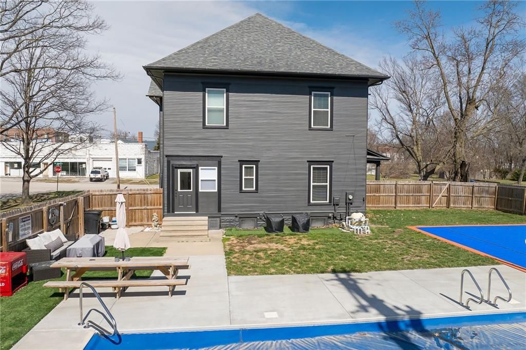 200 E Berry Street — photo 7