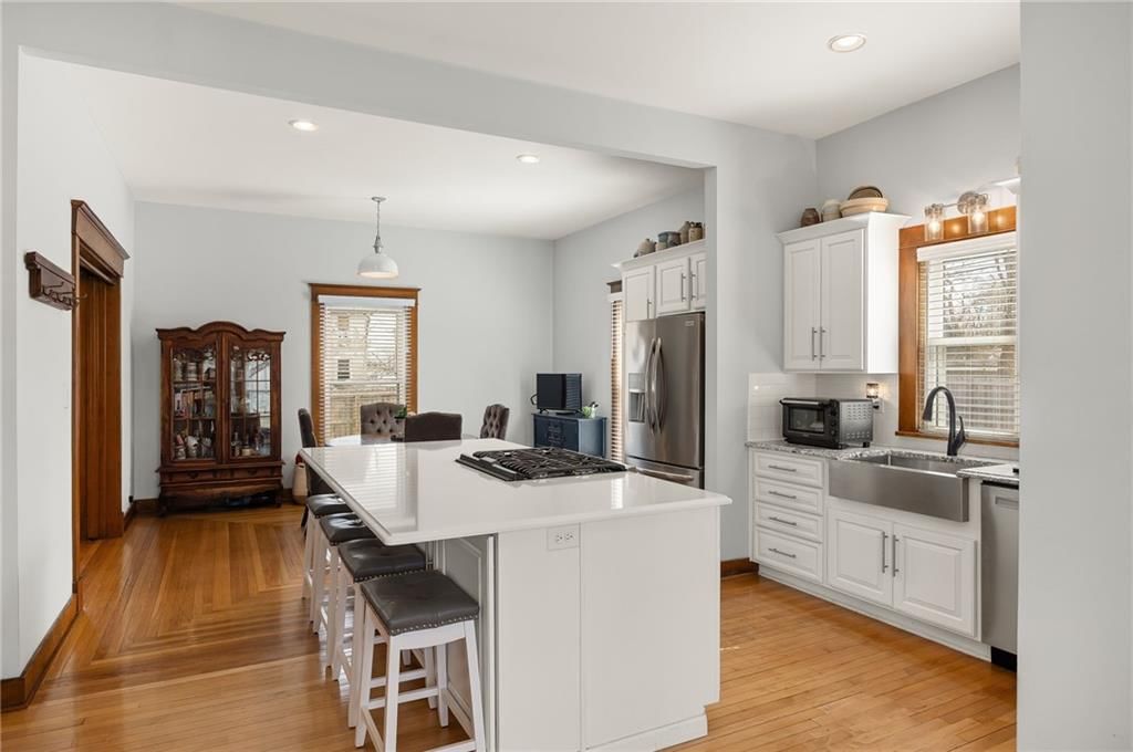 200 E Berry Street — photo 15