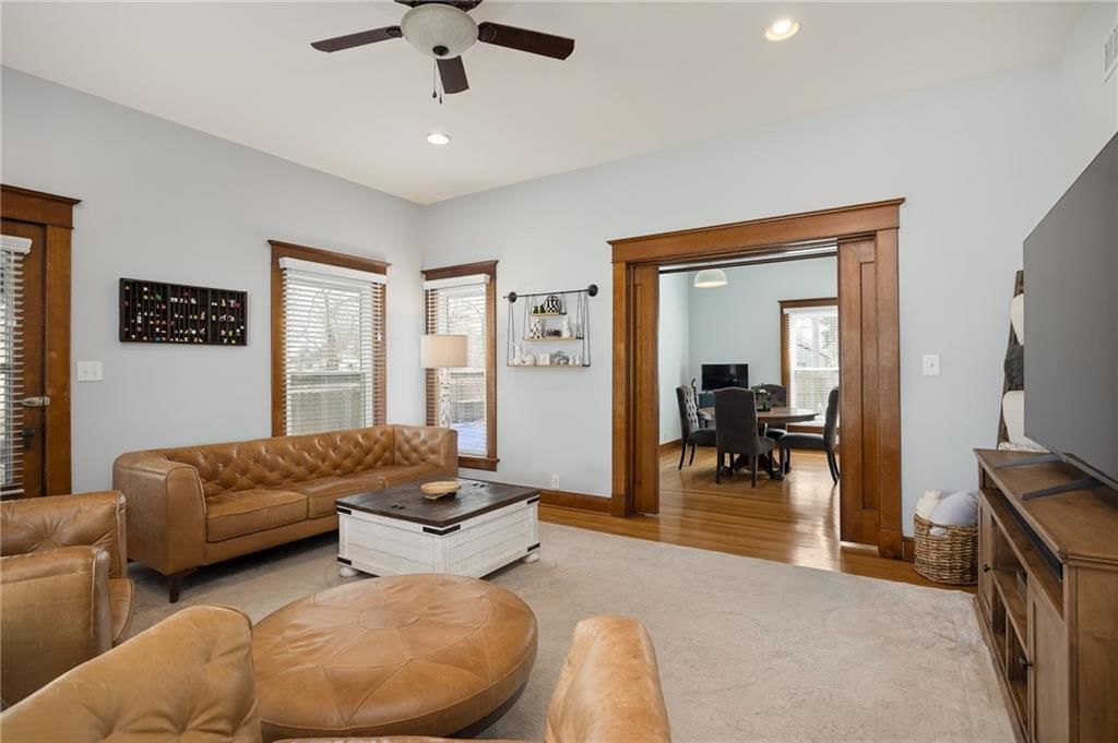 200 E Berry Street — photo 17