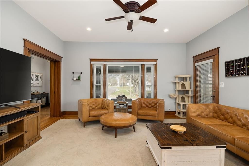 200 E Berry Street — photo 18
