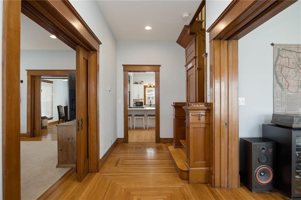 200 E Berry Street — photo 23
