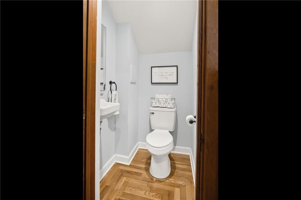 200 E Berry Street — photo 28