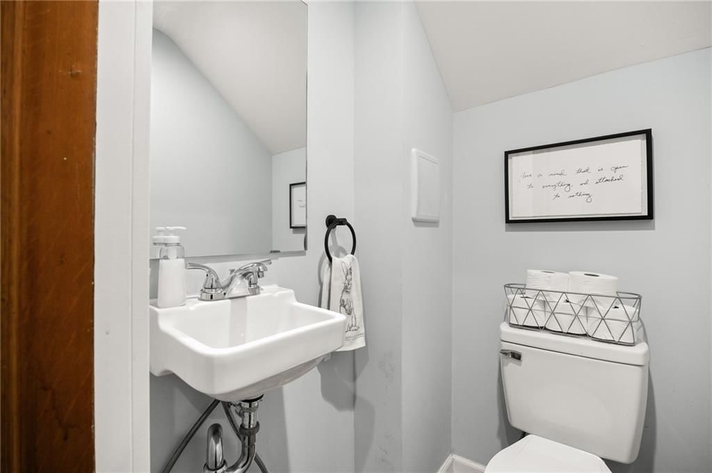 200 E Berry Street — photo 29