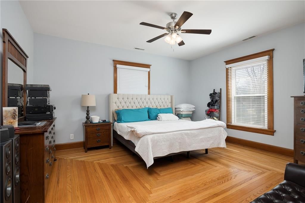 200 E Berry Street — photo 32