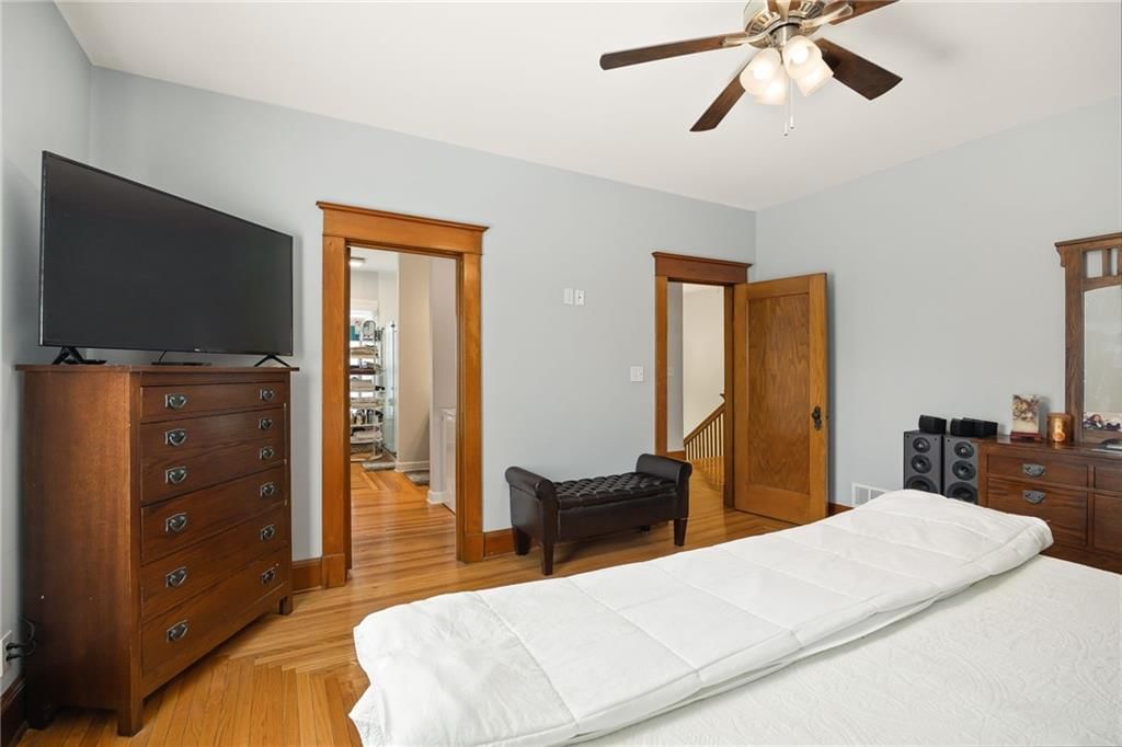 200 E Berry Street — photo 33