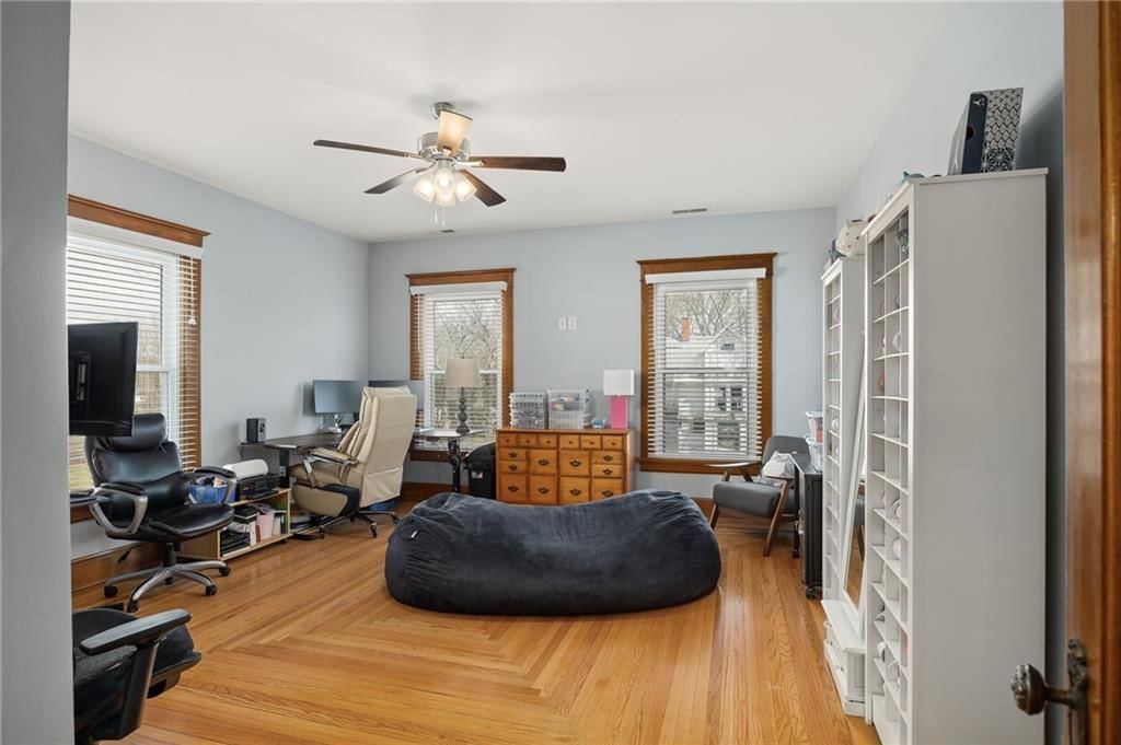 200 E Berry Street — photo 37
