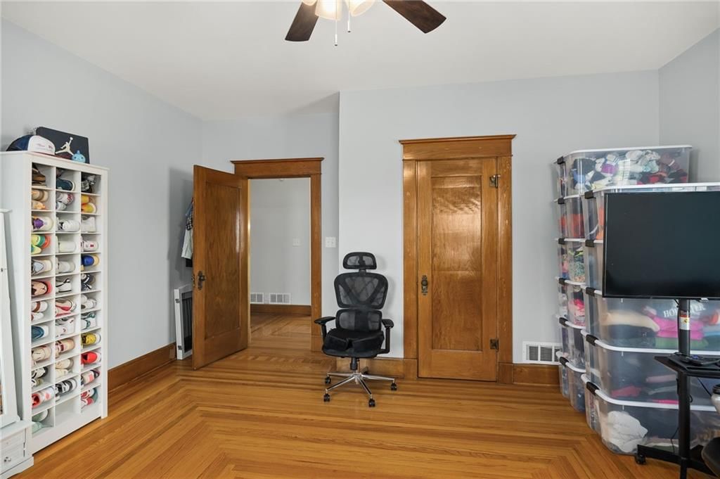200 E Berry Street — photo 38
