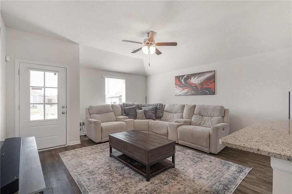 533 N Pear Street — photo 3