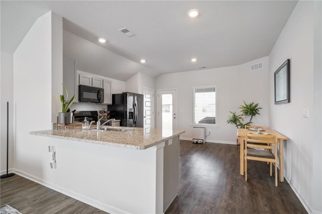 533 N Pear Street — photo 5