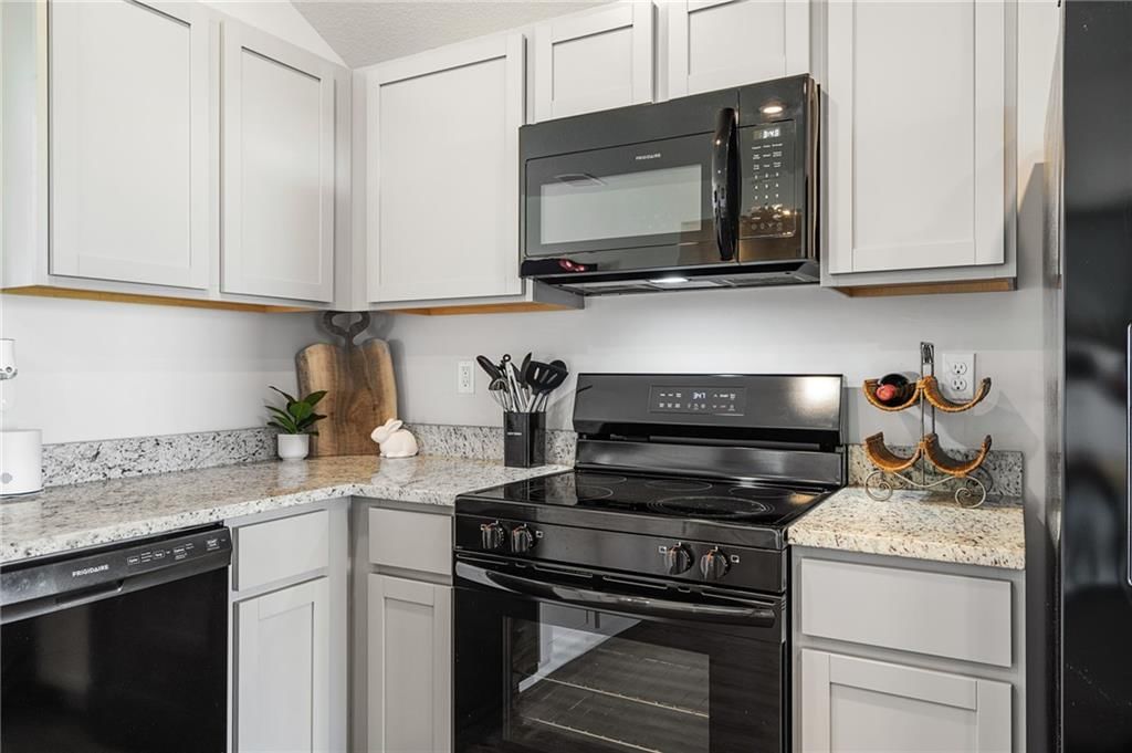 533 N Pear Street — photo 7