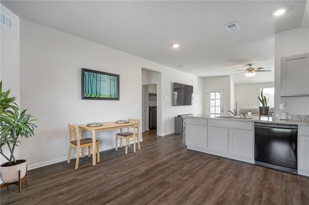 533 N Pear Street — photo 8