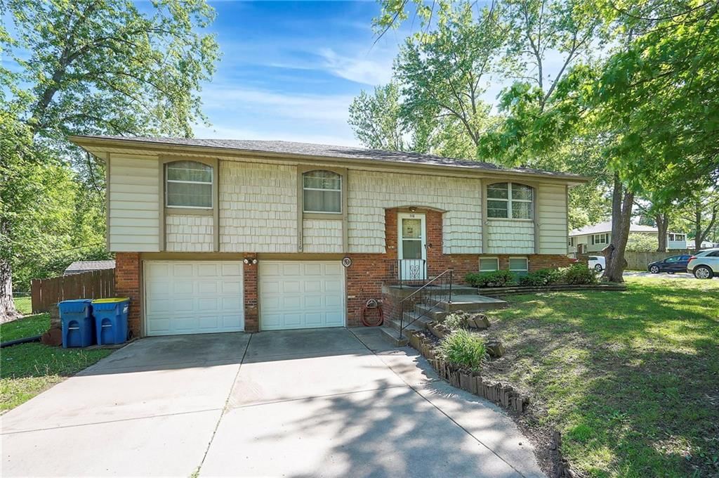 1116 Owen Drive, Liberty, MO