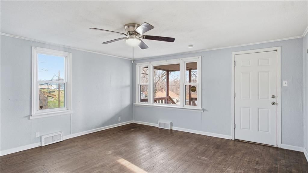 1017 E Smith Avenue — photo 2
