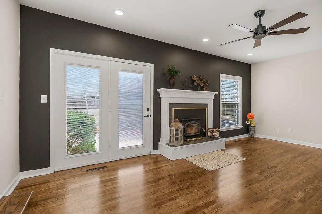 1402 SW Charleston Avenue W — photo 9