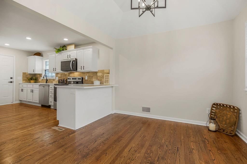 1402 SW Charleston Avenue W — photo 11