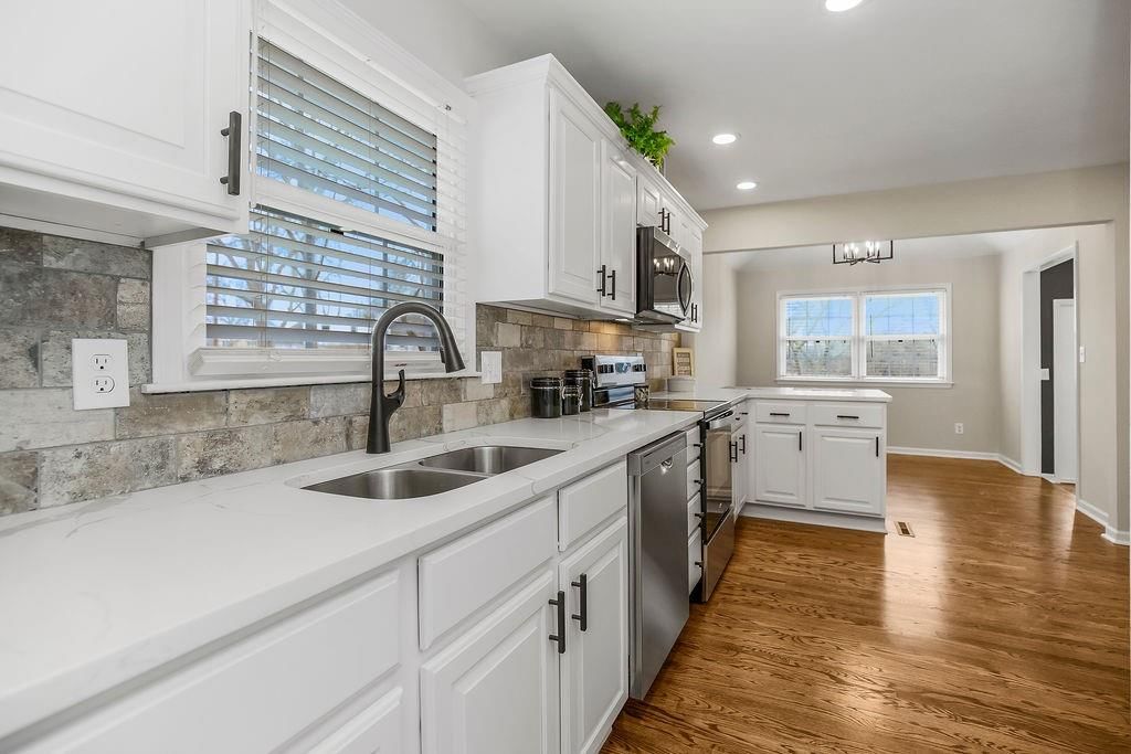 1402 SW Charleston Avenue W — photo 13