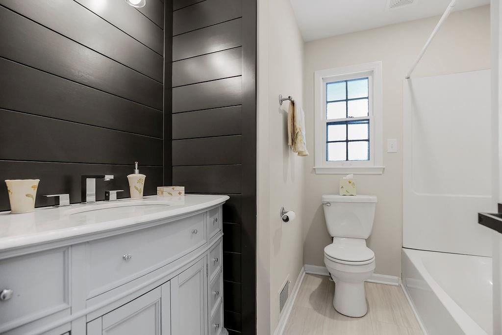 1402 SW Charleston Avenue W — photo 24