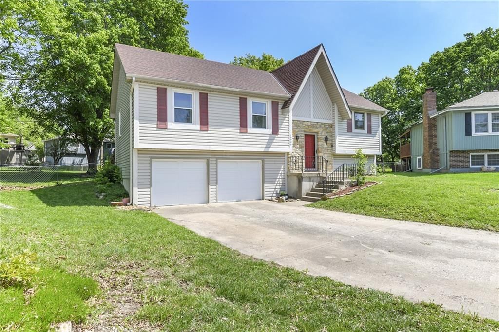 15906 W 154th Terrace — photo 3
