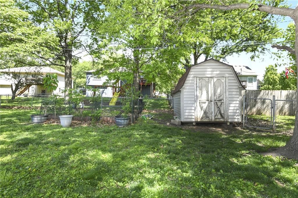 15906 W 154th Terrace — photo 35