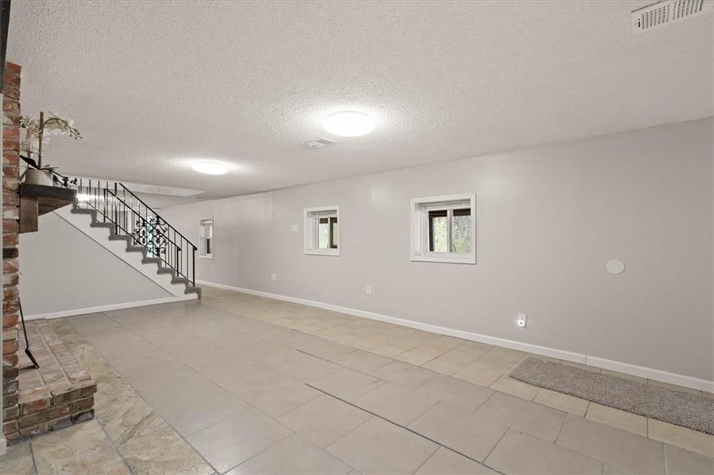 7235 Wallace Avenue — photo 27