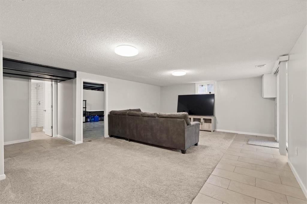 7235 Wallace Avenue — photo 28