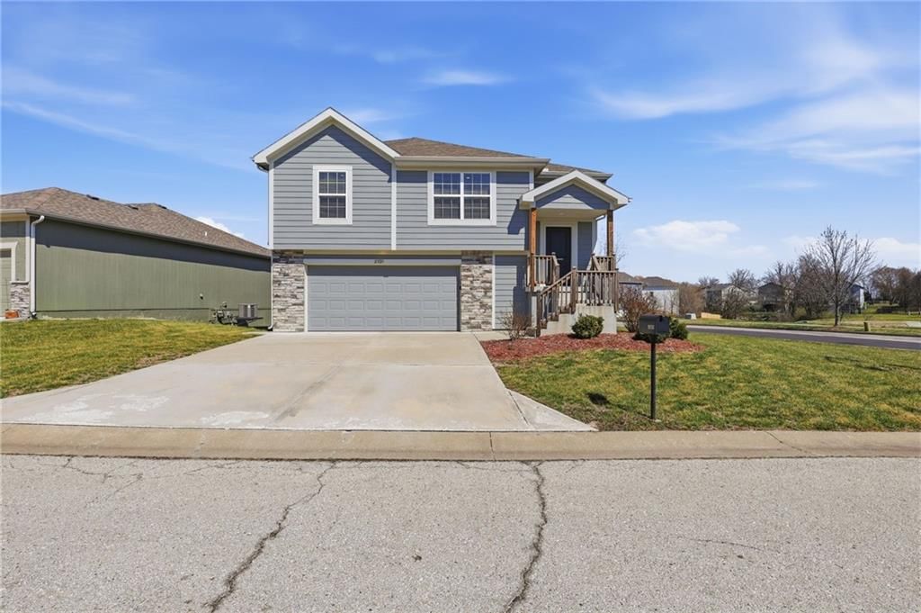 21721 North Ridge, Peculiar, MO