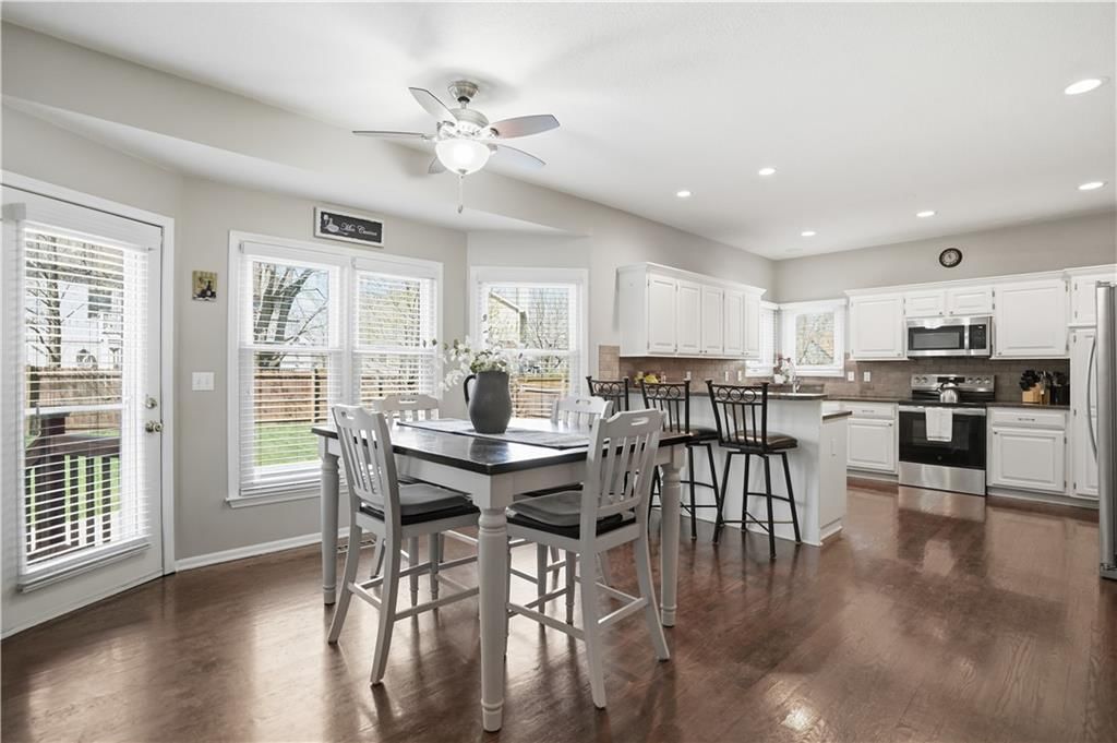 15204 OUTLOOK Street — photo 7