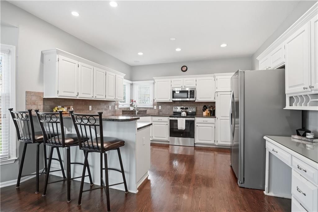 15204 OUTLOOK Street — photo 8