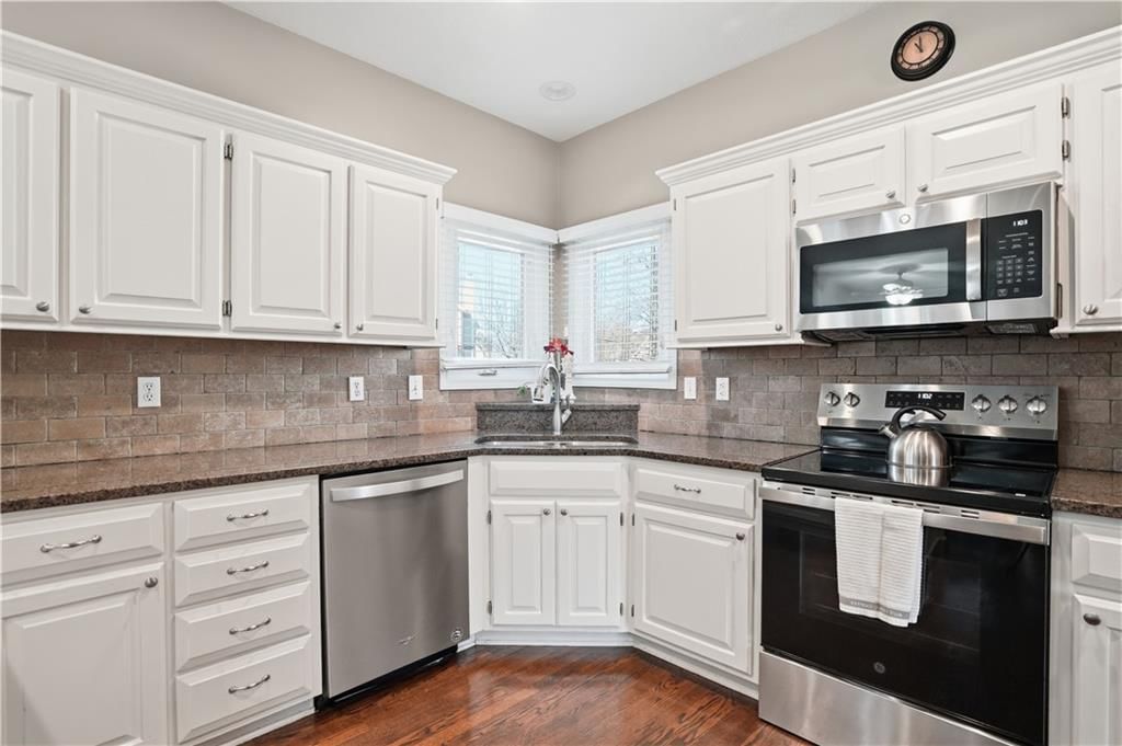 15204 OUTLOOK Street — photo 9
