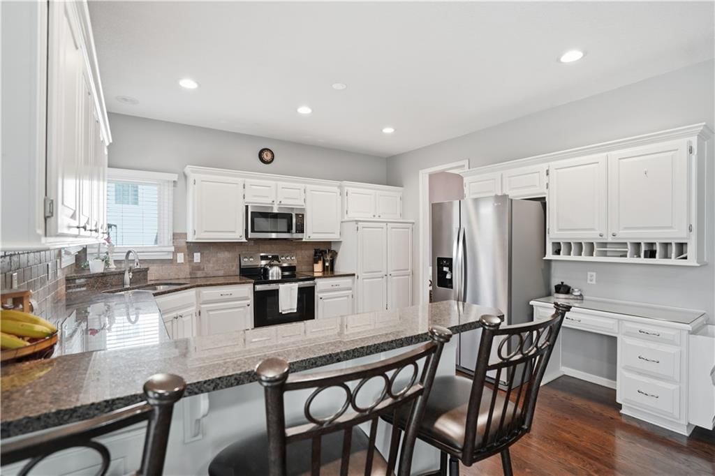 15204 OUTLOOK Street — photo 11