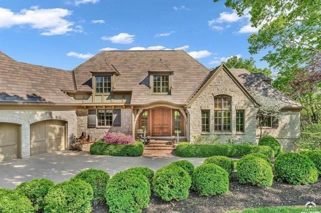 208 Fall Creek Drive — photo 1