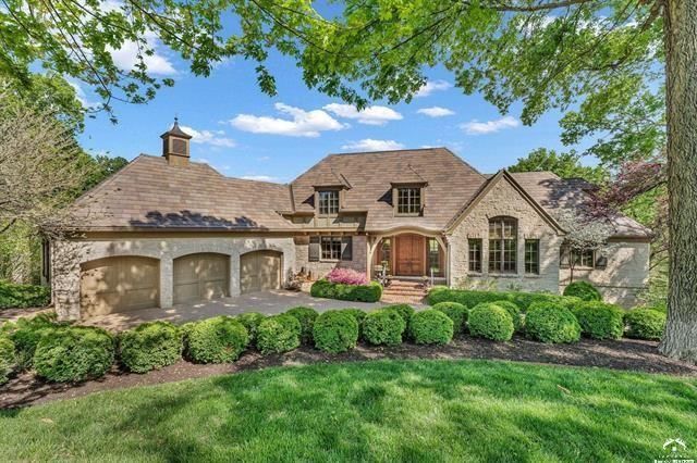 208 Fall Creek Drive — photo 2