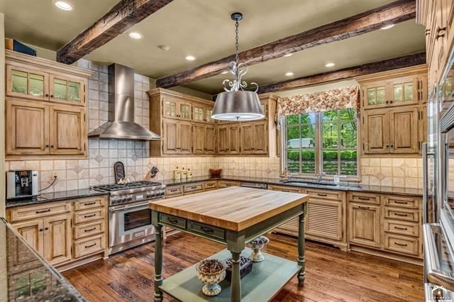 208 Fall Creek Drive — photo 9