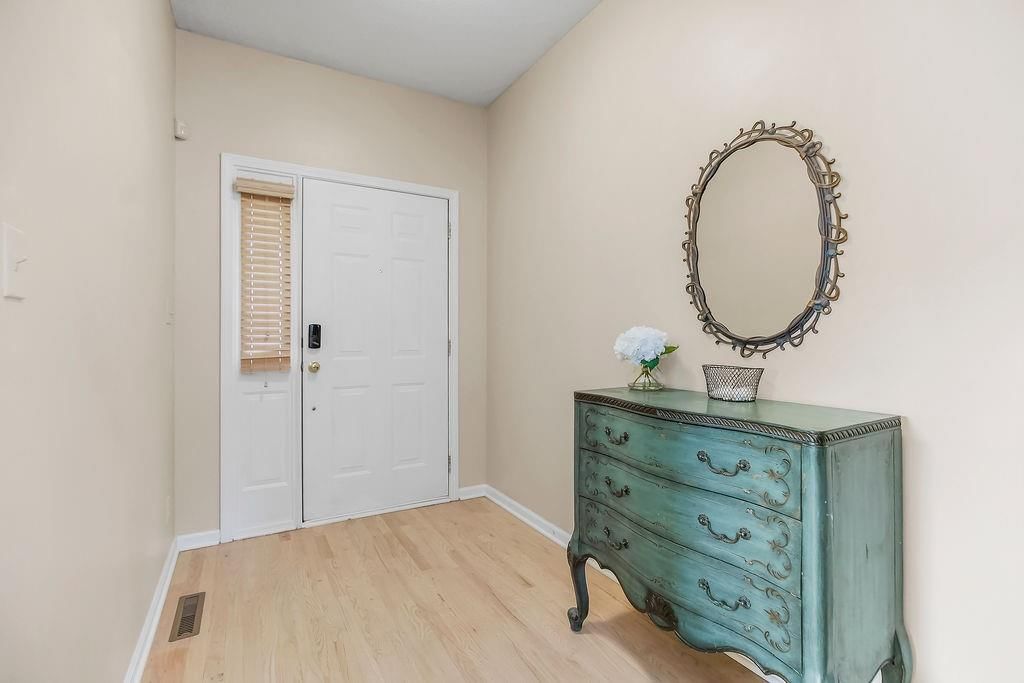 605 NW Silverstone Circle — photo 4