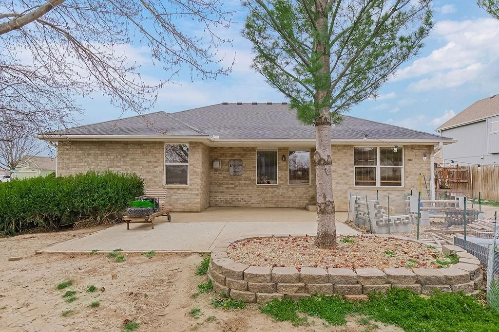 605 NW Silverstone Circle — photo 29