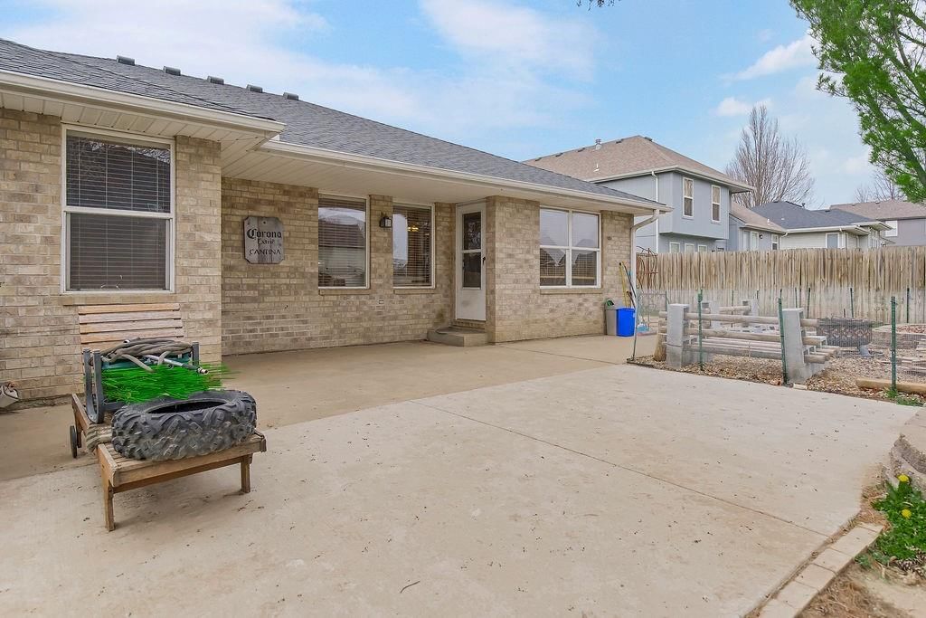 605 NW Silverstone Circle — photo 30
