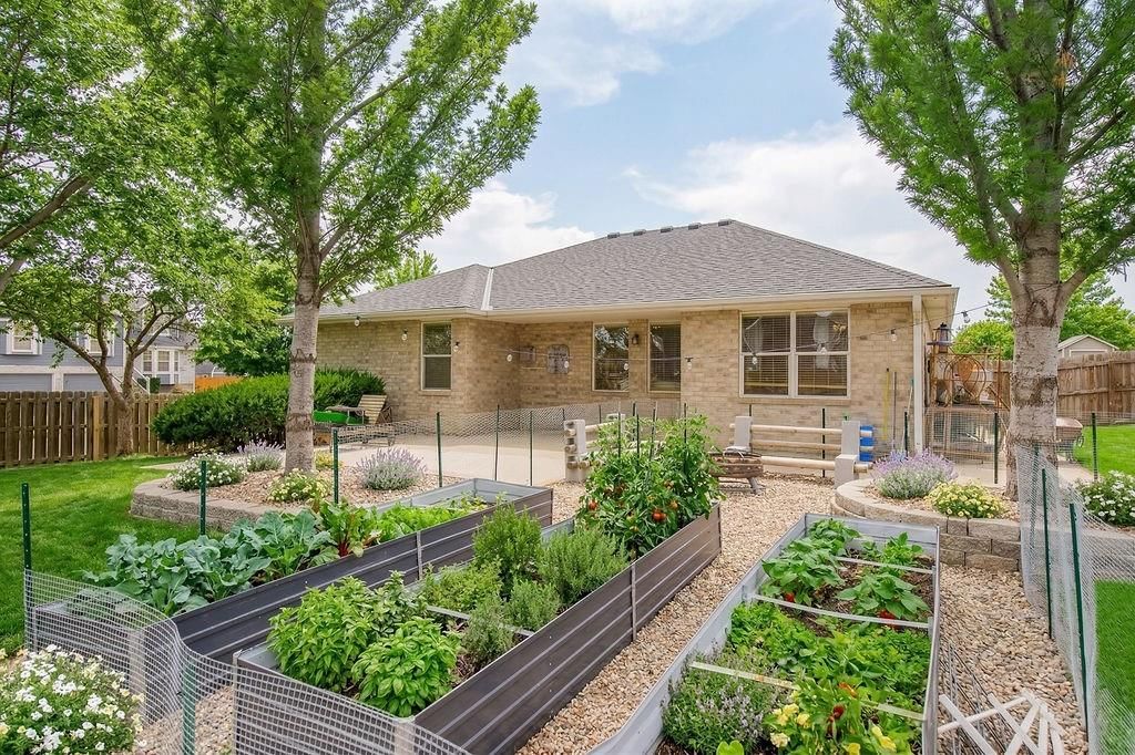 605 NW Silverstone Circle — photo 32
