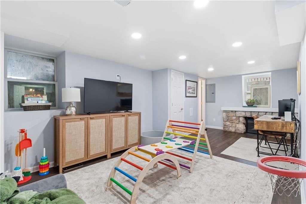 23 E Winthrope Road — photo 37