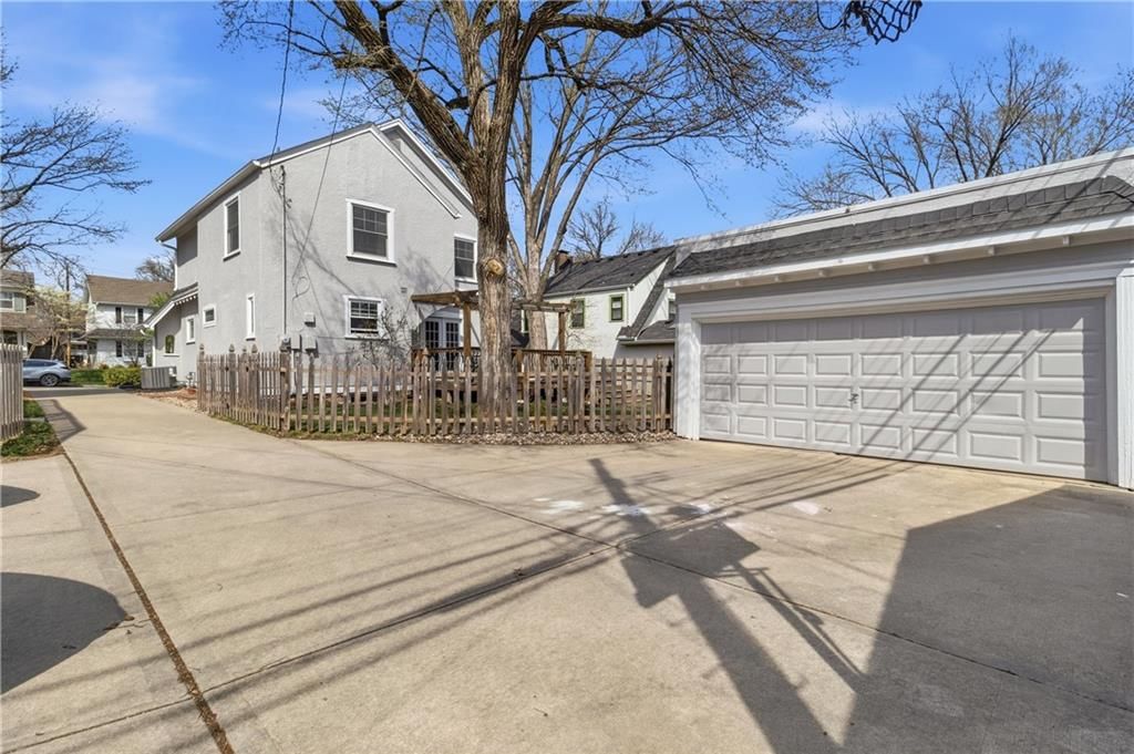 23 E Winthrope Road — photo 47
