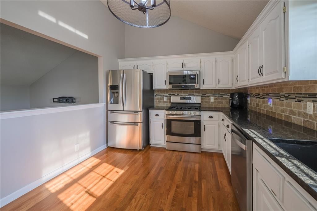 7419 N HICKORY Street — photo 4