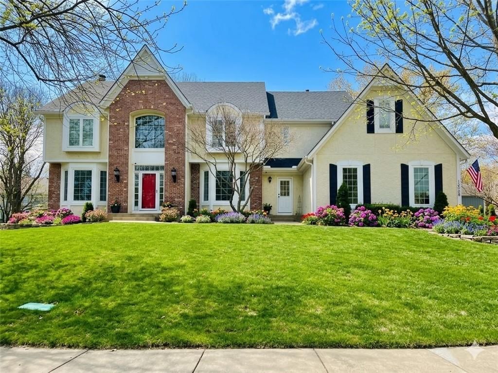 13008 Glenfield Street, Leawood, KS
