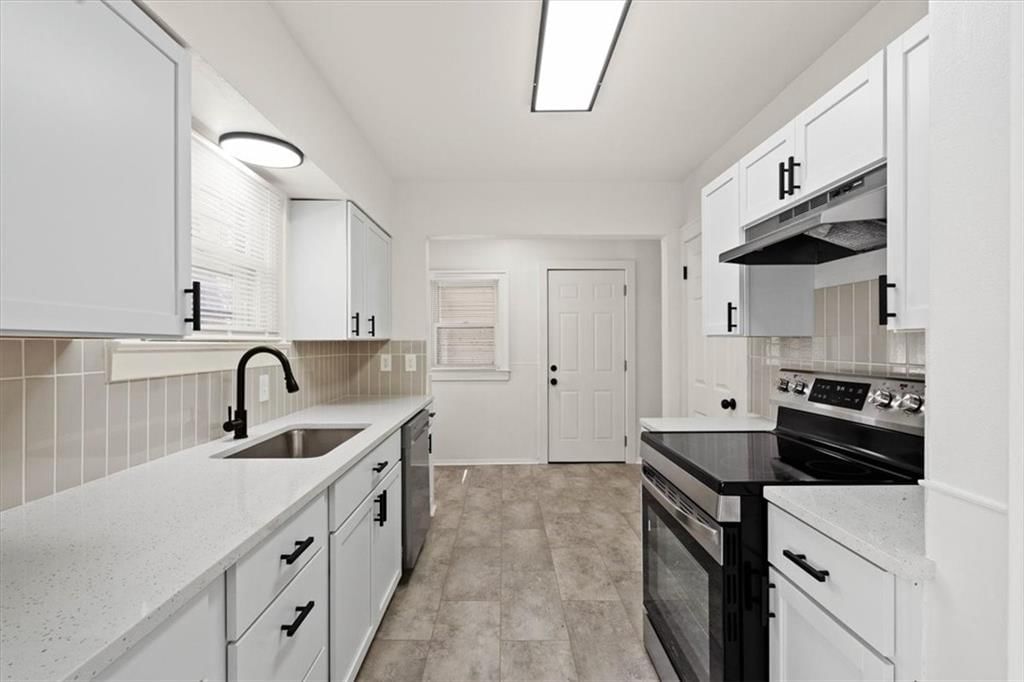8028 Flora Avenue — photo 11