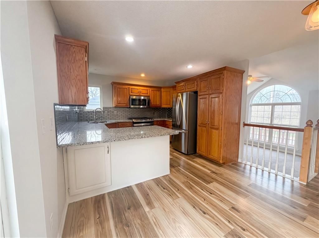 6417 N Kirkwood Avenue — photo 2